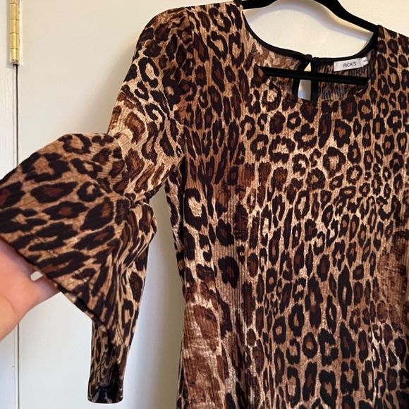 Ricki’s leopard print blouse medium - Picture 3 of 4